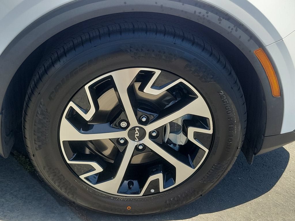 Used 2024 Kia Sportage EX FWD image 5