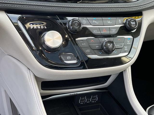 Used 2024 Chrysler Pacifica Limited image 33