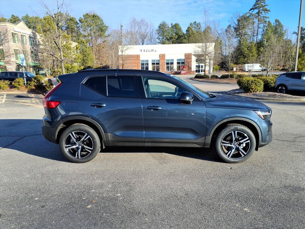 New 2026 Volvo XC40 B5 Core w/ Climate Package AWD/4WD image 2