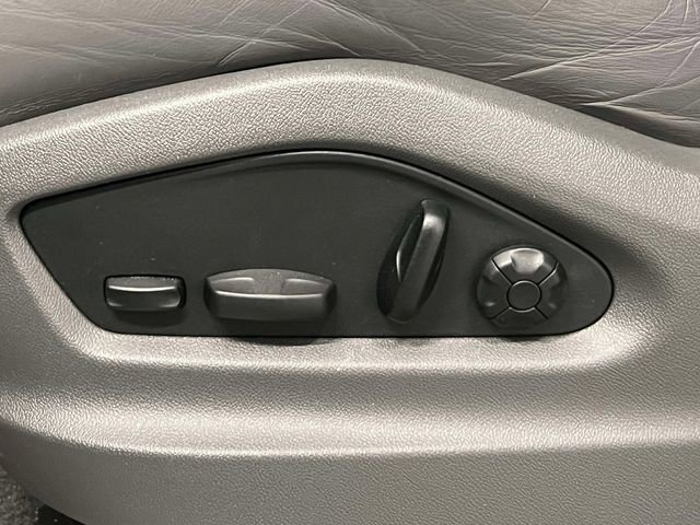 Used 2022 Porsche Cayenne Platinum Edition image 19