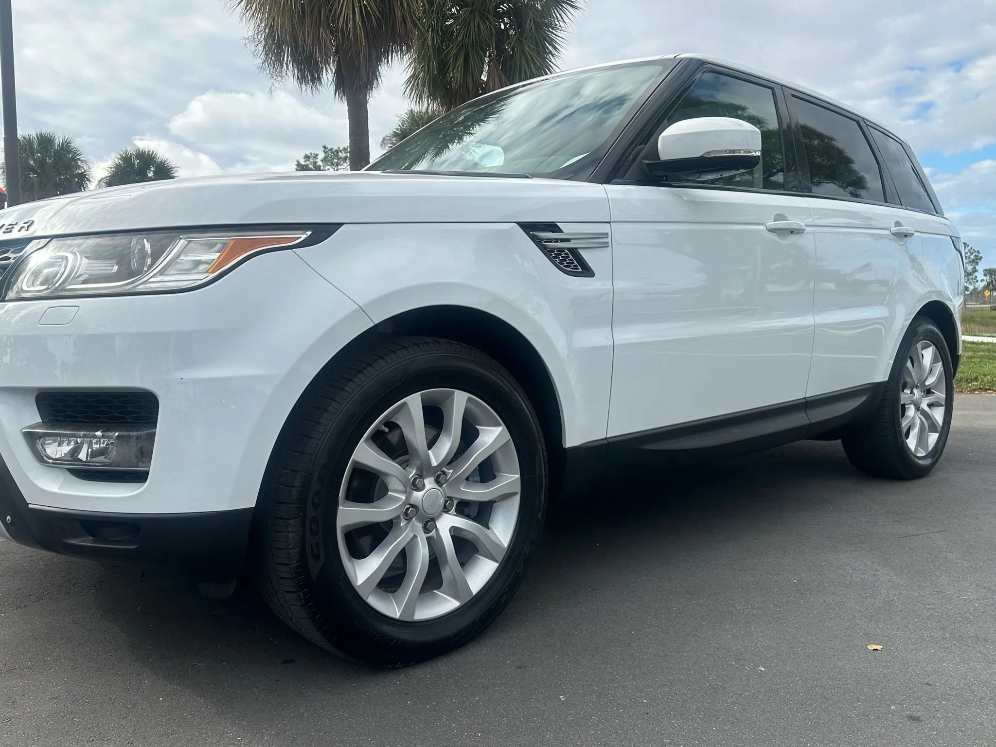 Used 2015 Land Rover Range Rover Sport AWD/4WD image 4