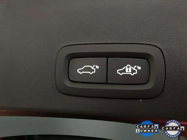 Used 2025 Volvo XC40 B5 Plus image 8