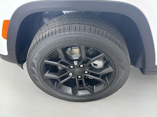 New 2025 Jeep Grand Cherokee Limited image 32