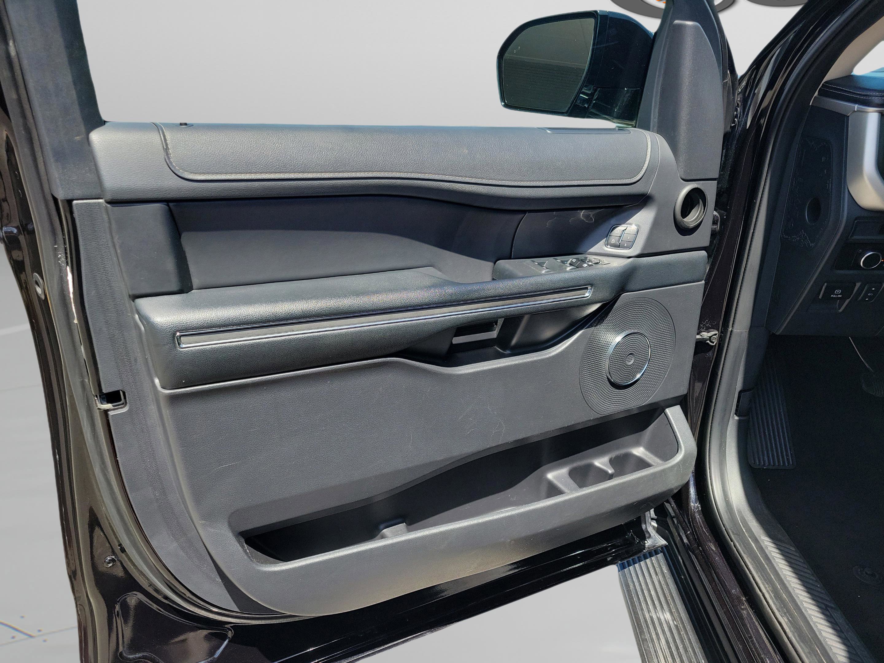 Used 2024 Ford Expedition XLT image 5