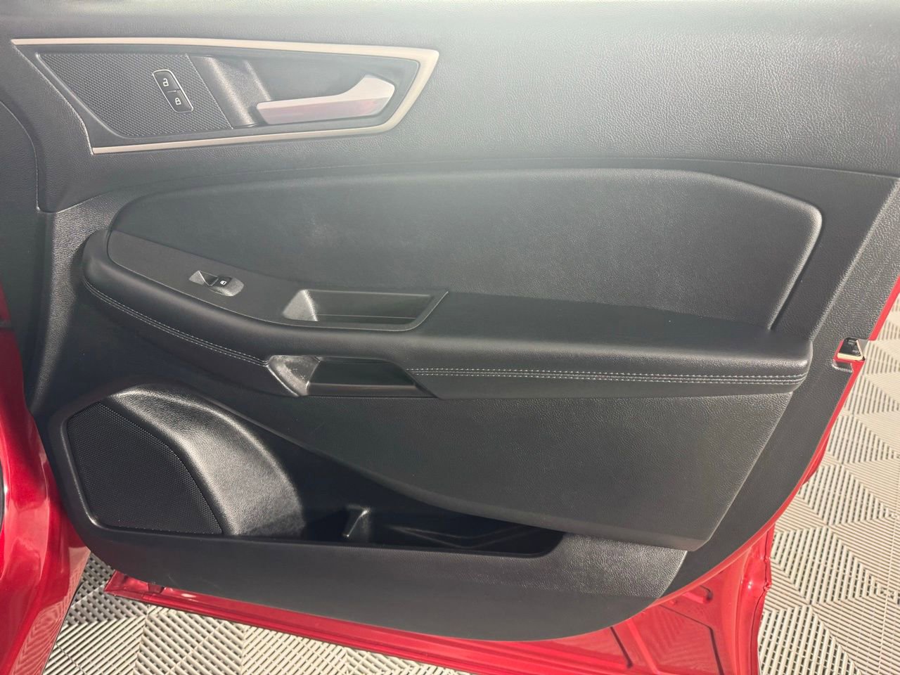 Used 2023 Ford Edge SEL image 29