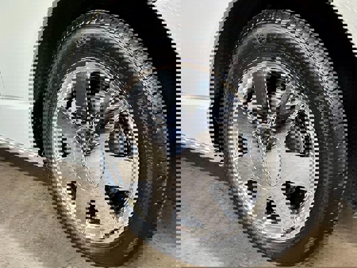 Used 2002 Ford Thunderbird Deluxe image 26