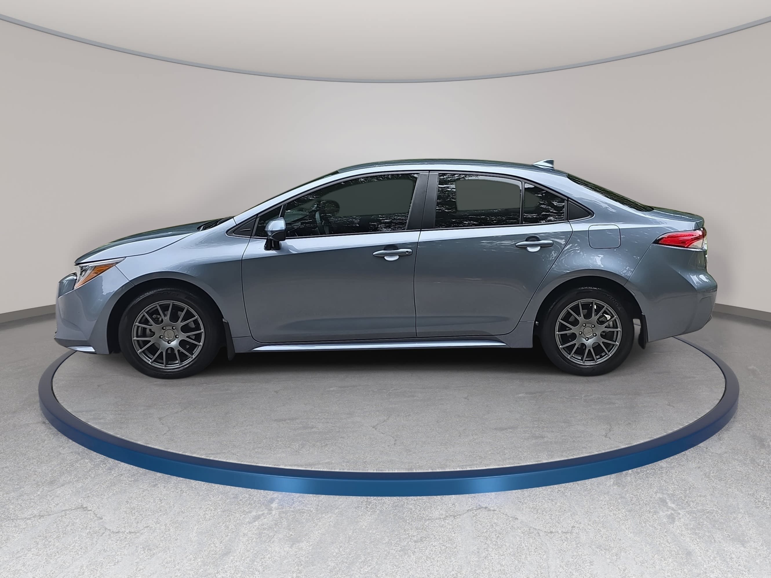 Used 2025 Toyota Corolla LE FWD image 8