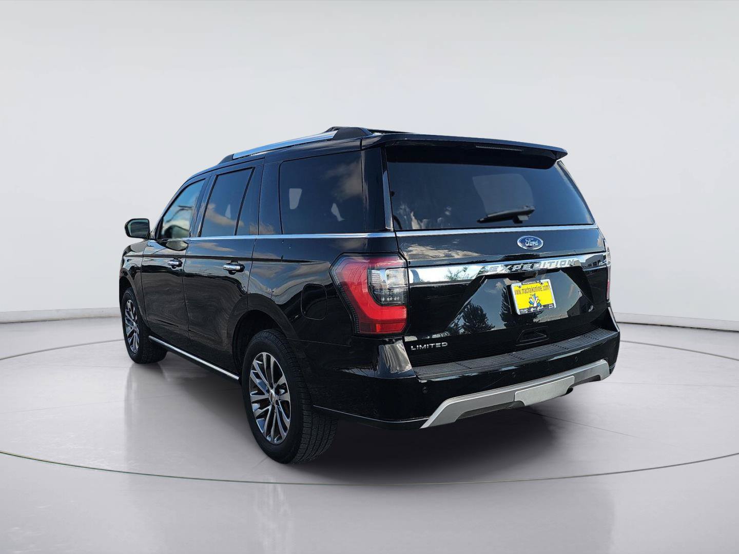 Used 2018 Ford Expedition Limited w/ Equipment Group 301A AWD/4WD image 3
