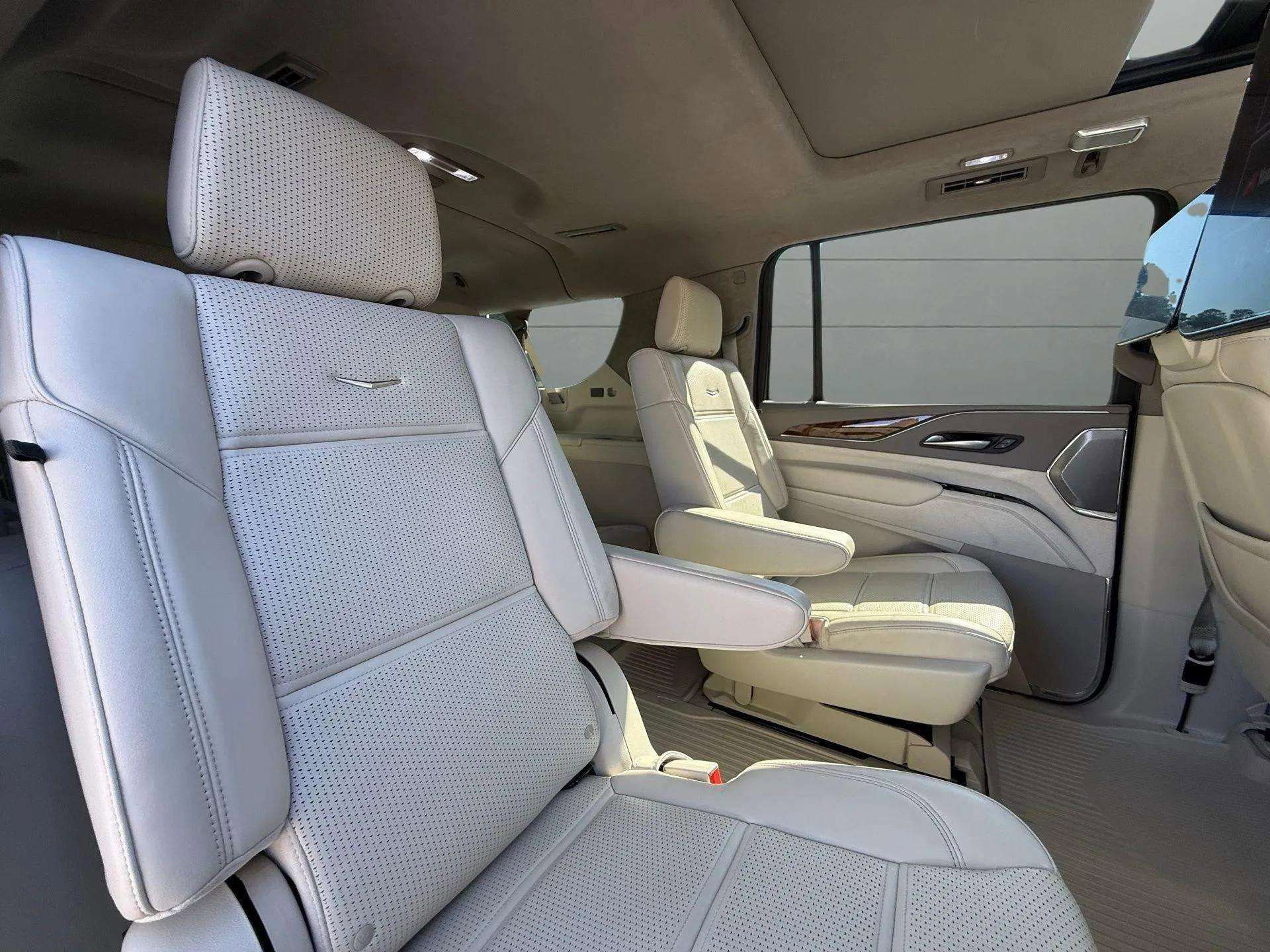 Used 2024 Cadillac Escalade ESV Sport Platinum w/ Heavy-Duty Trailer Package image 29