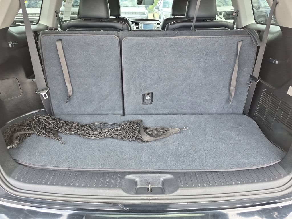 Used 2017 Toyota Highlander XLE FWD image 38
