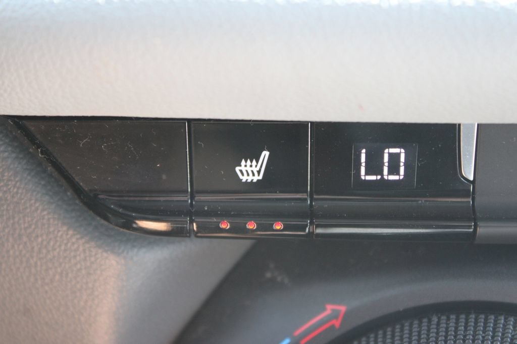 Used 2020 Chevrolet Blazer LT w/ Sound & Technology Package FWD image 32