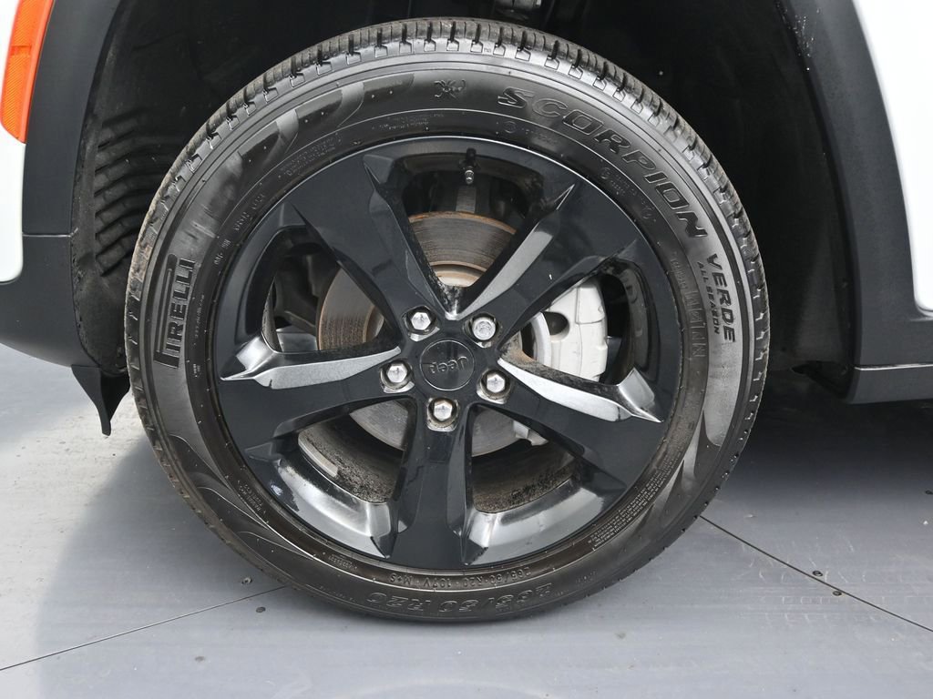 Used 2025 Jeep Grand Cherokee Limited w/ Black Appearance Package image 9