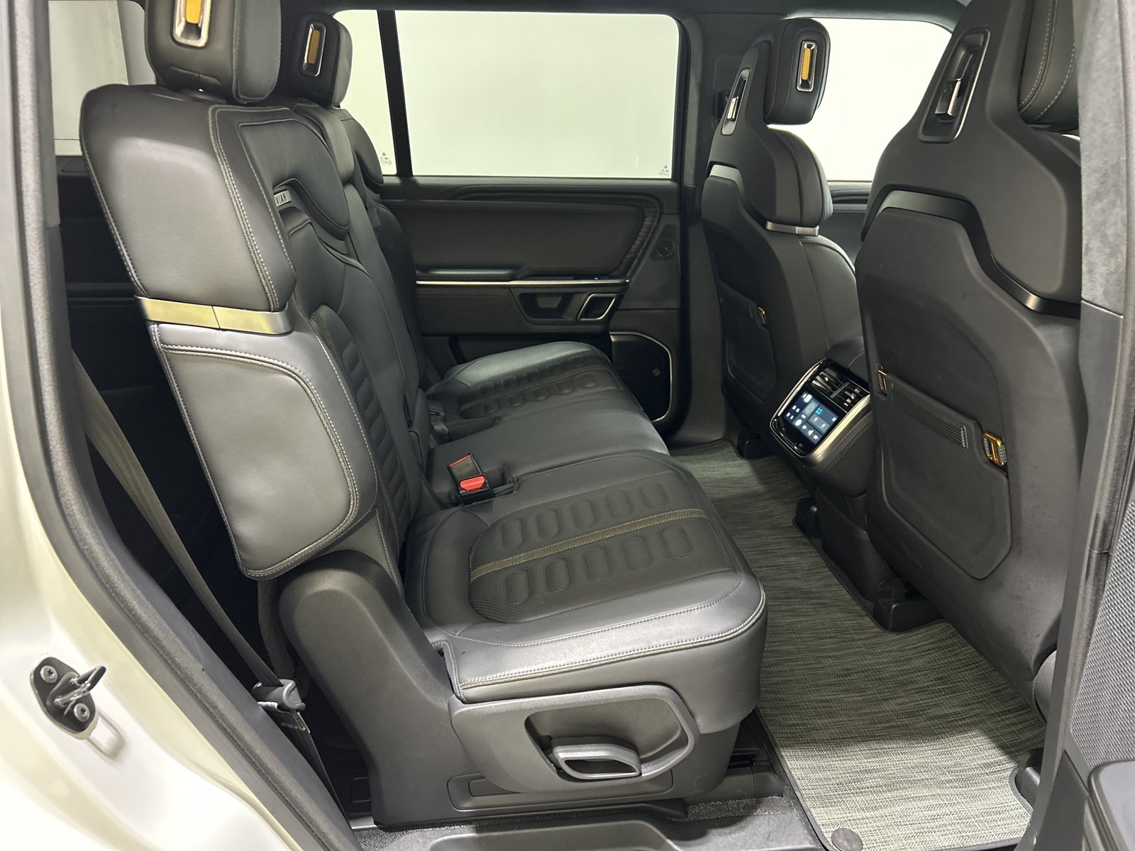 Used 2023 Rivian R1S Adventure AWD/4WD image 23