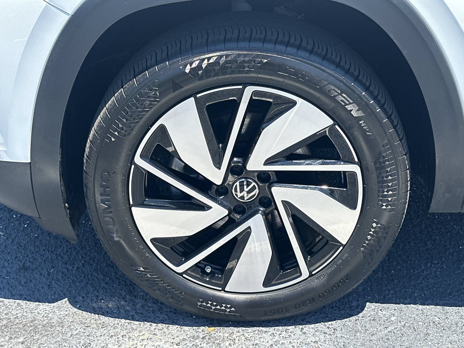 Used 2025 Volkswagen Atlas SE AWD/4WD image 13