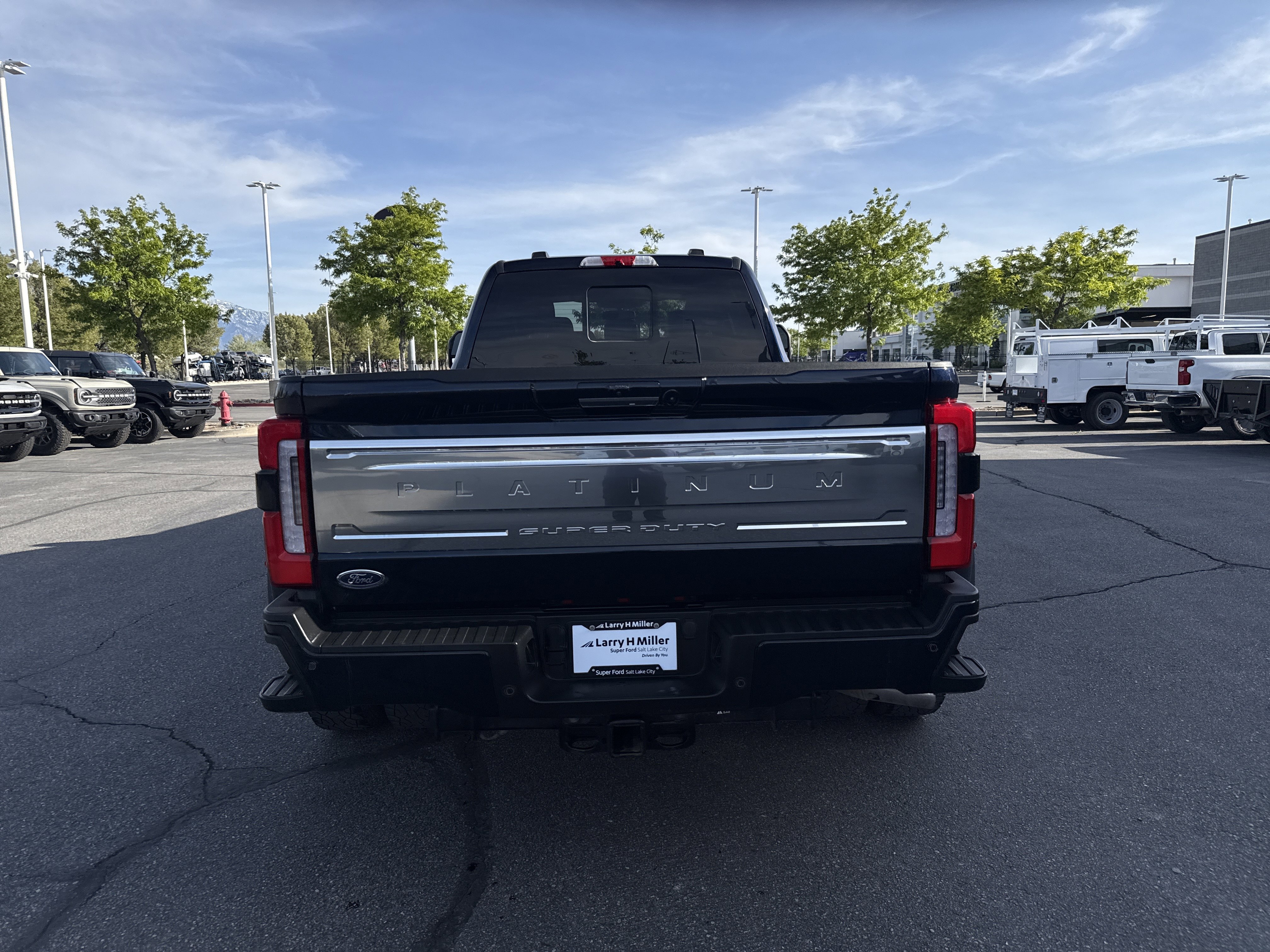 Used 2024 Ford F350 Platinum w/ FX4 Off-Road Package AWD/4WD image 4