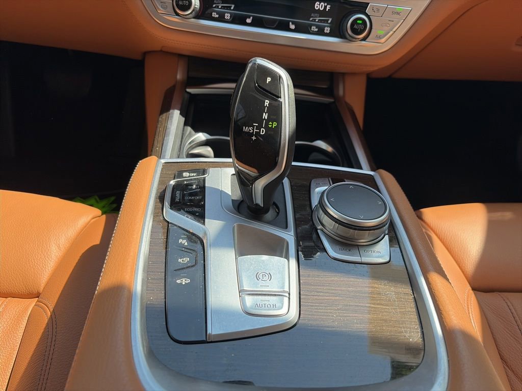 Used 2022 BMW 740i image 14