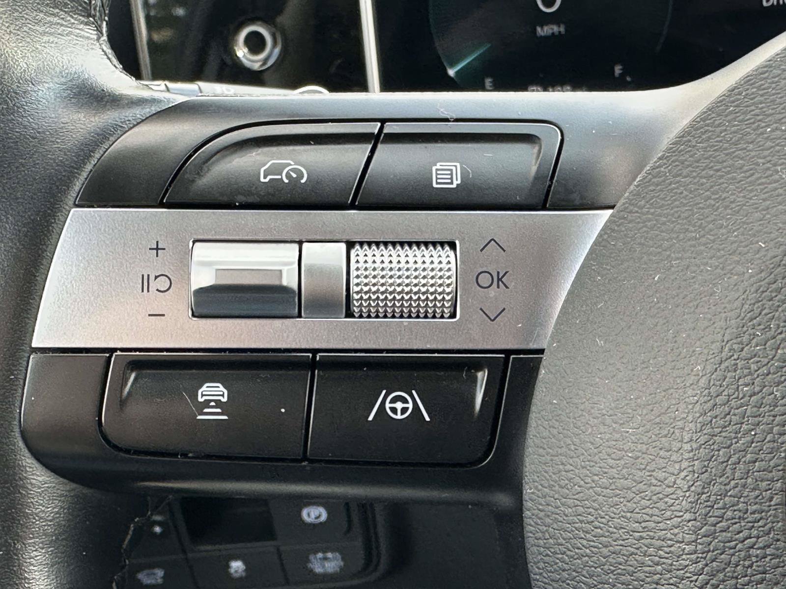 Used 2025 Hyundai Tucson Limited AWD/4WD image 28