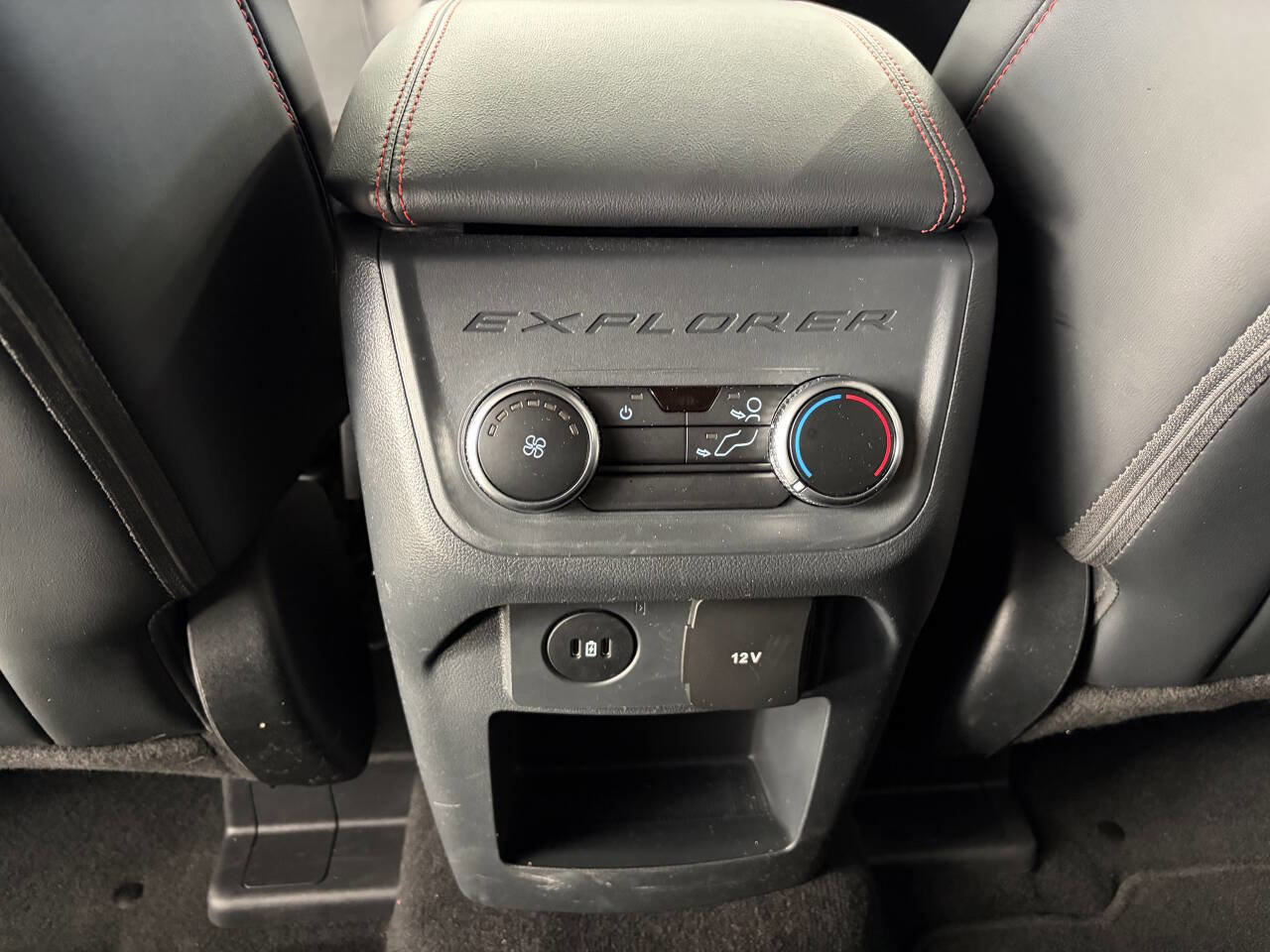 Used 2025 Ford Explorer ST-Line w/ ST-Line Street Pack image 27