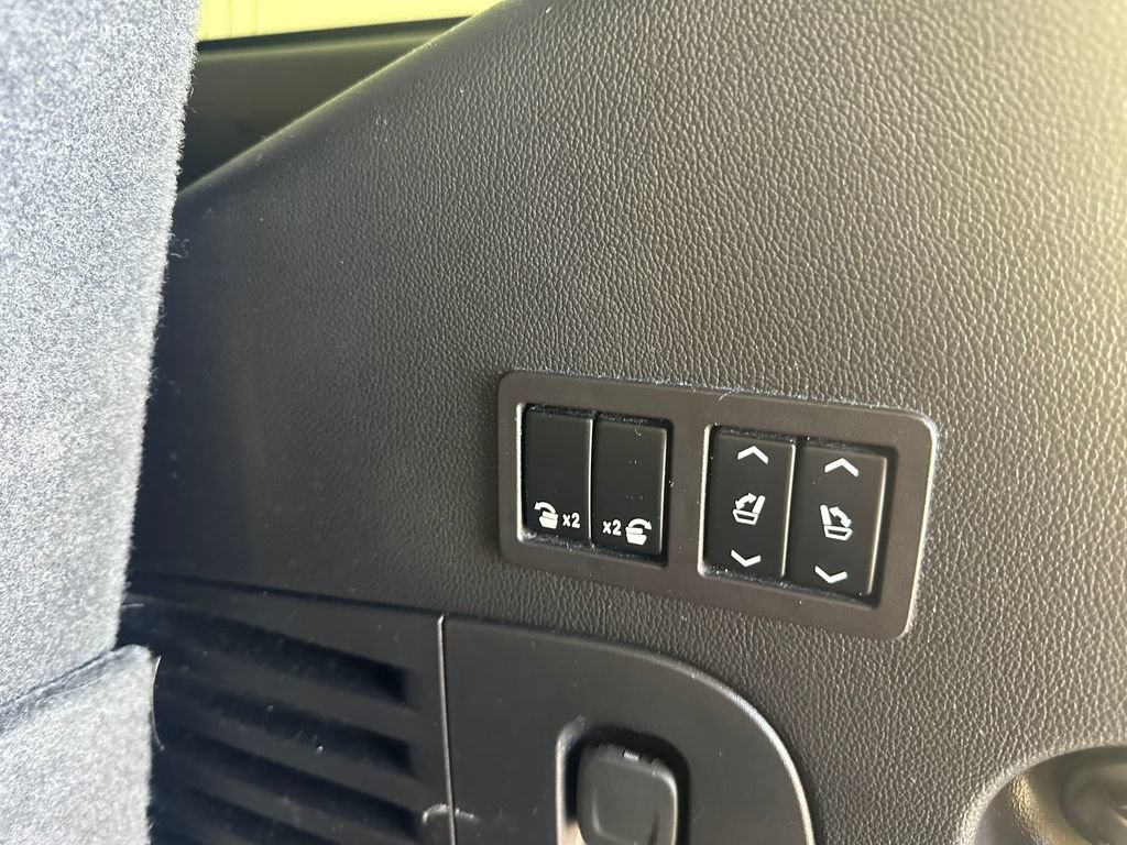 Used 2018 Cadillac Escalade Luxury w/ LPO, Radiant Package AWD/4WD image 8