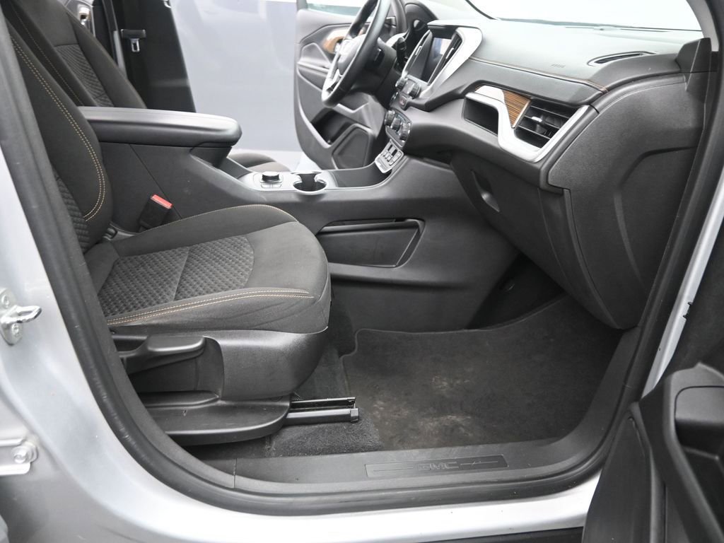Used 2021 GMC Terrain SLE w/ Driver Convenience Package image 18