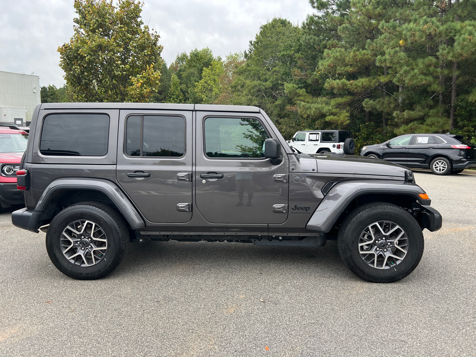Used 2026 Jeep Wrangler Unlimited Sahara AWD/4WD image 7