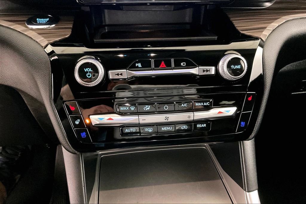 Used 2023 Ford Explorer Limited image 14