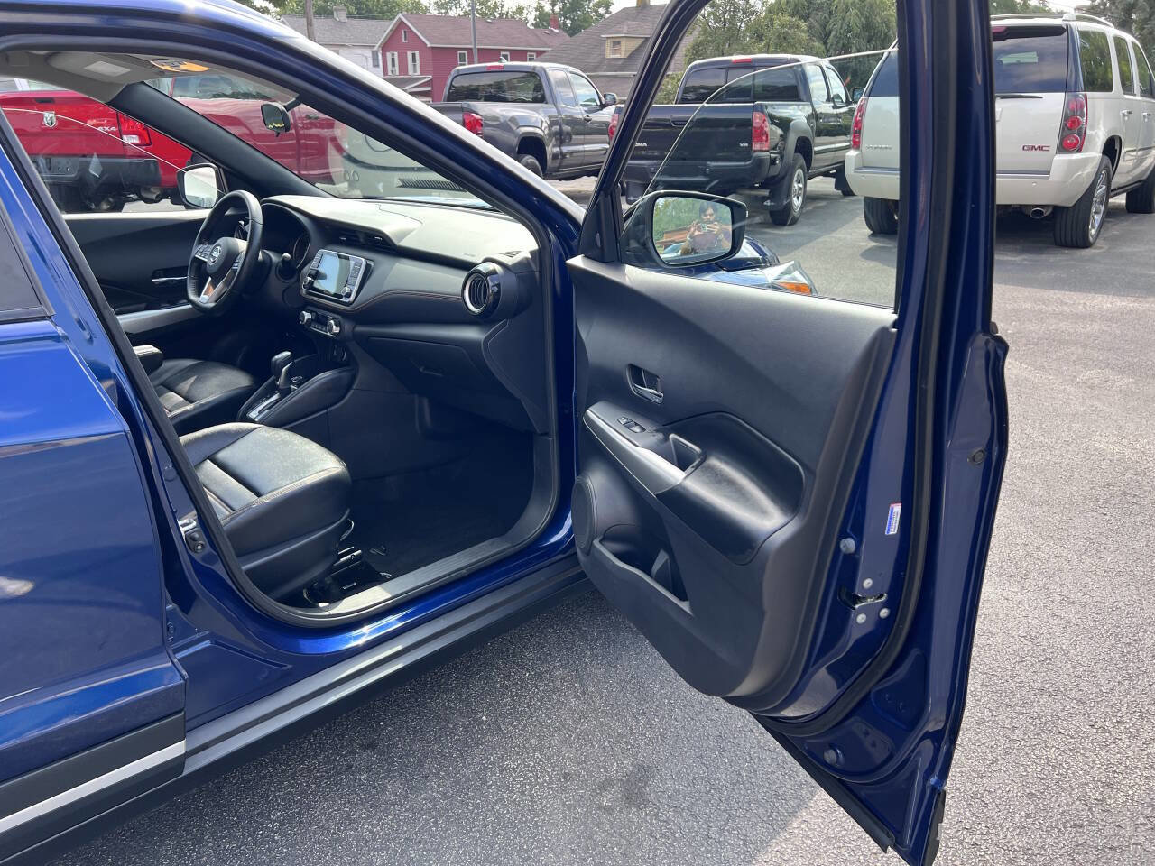 Used 2019 Nissan Kicks SR w/ SR Premium Package image 24