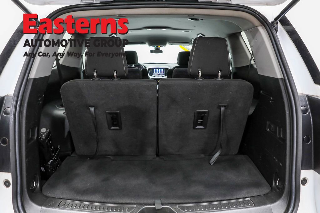 Used 2022 GMC Acadia SLE image 9