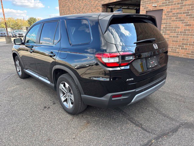 Used 2025 Honda Pilot EX-L image 4