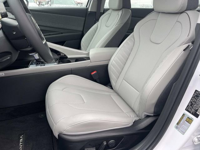 Used 2025 Hyundai Elantra Limited image 21