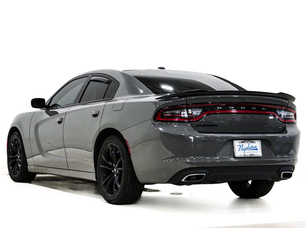Used 2018 Dodge Charger SXT w/ Blacktop Package RWD image 8