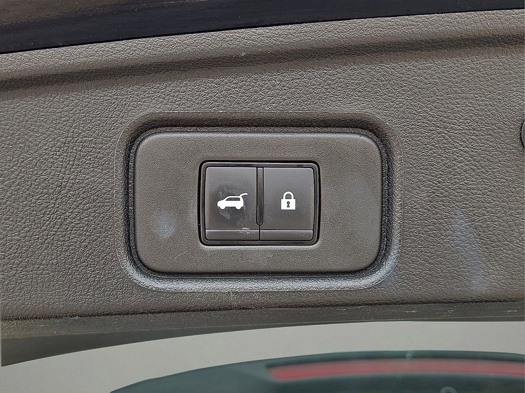 Used 2025 Nissan Pathfinder SV AWD/4WD image 14