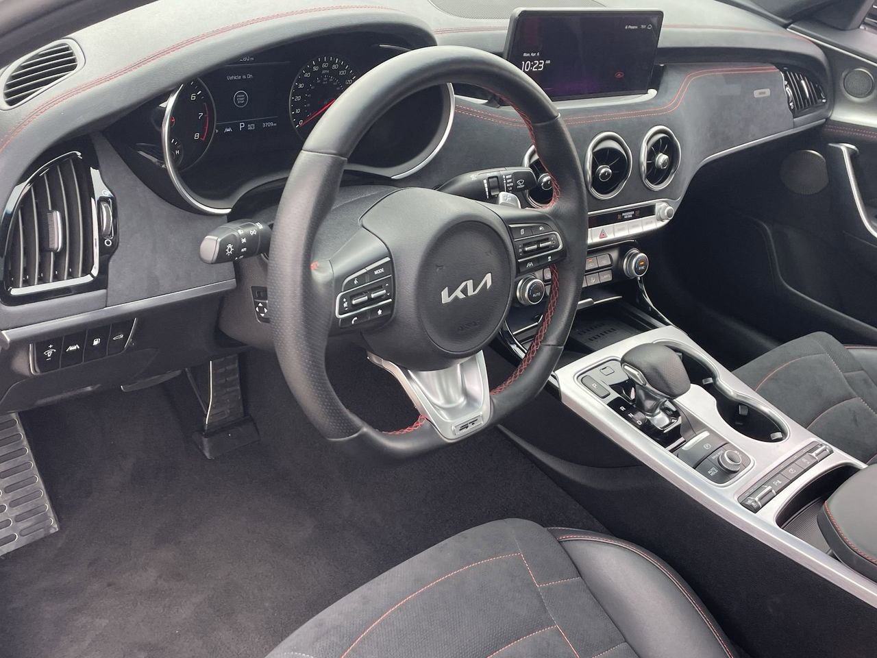 Certified 2023 Kia Stinger GT2 w/ Option Group 015 image 17