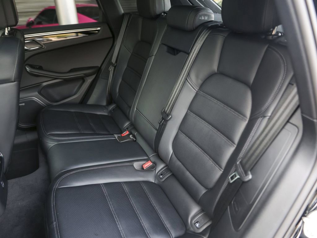 Certified 2025 Porsche Macan image 33