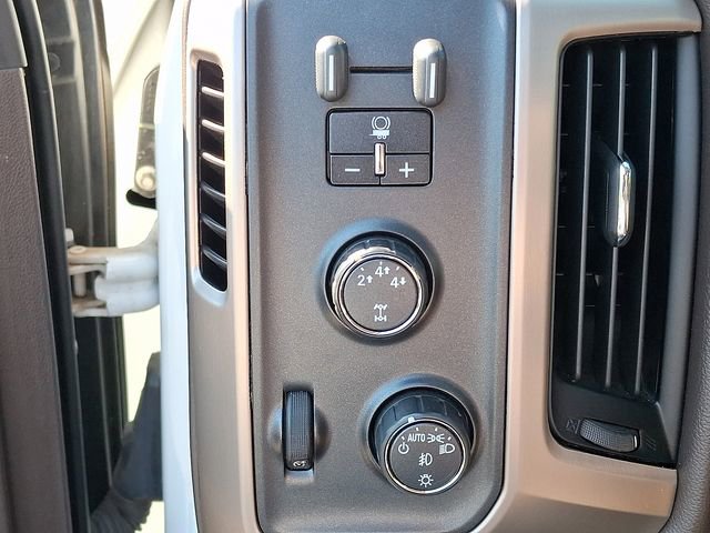 Used 2016 GMC Sierra 2500 Denali w/ Duramax Plus Package AWD/4WD image 19