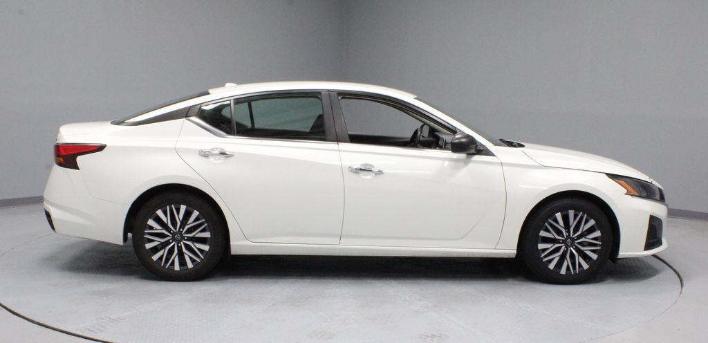 Certified 2024 Nissan Altima 2.5 SV FWD image 5