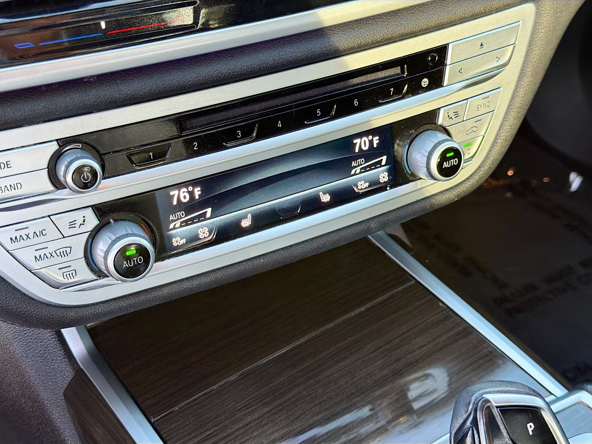 Used 2020 BMW 740i w/ Cold Weather Package RWD image 34
