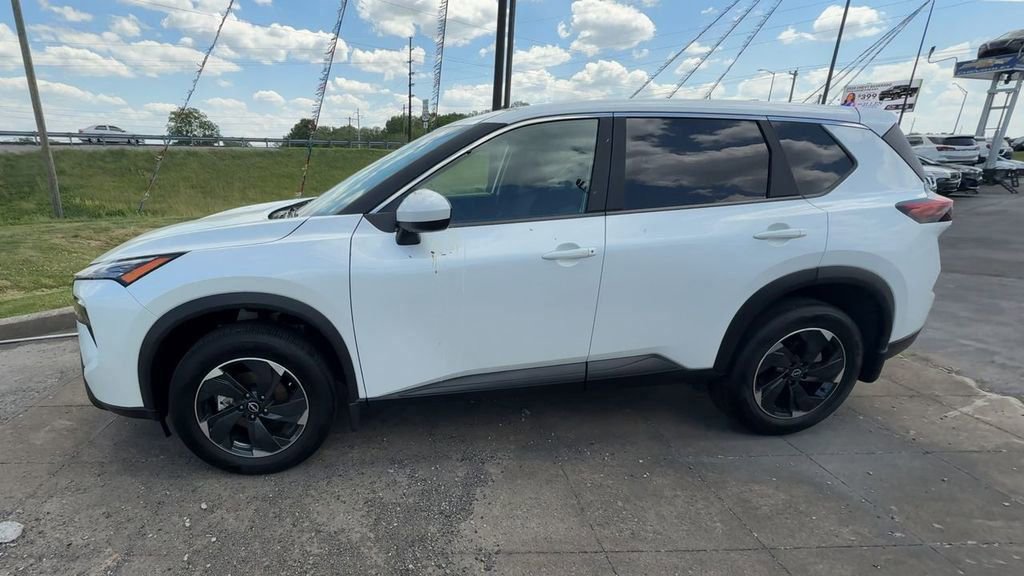 Used 2026 Nissan Rogue SV AWD/4WD image 3