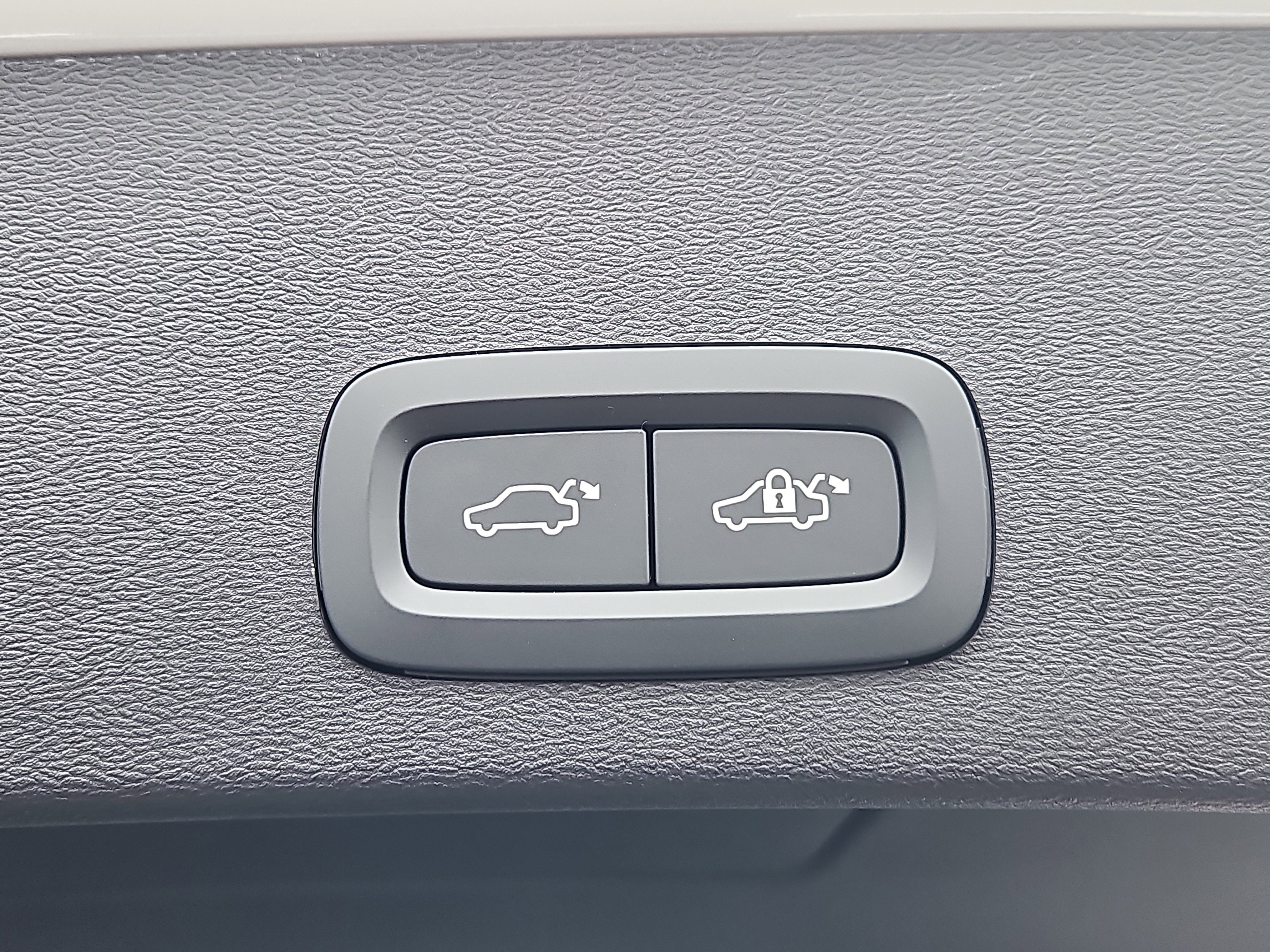 New 2026 Volvo XC40 B5 Ultra w/ Protection Package Premier image 13