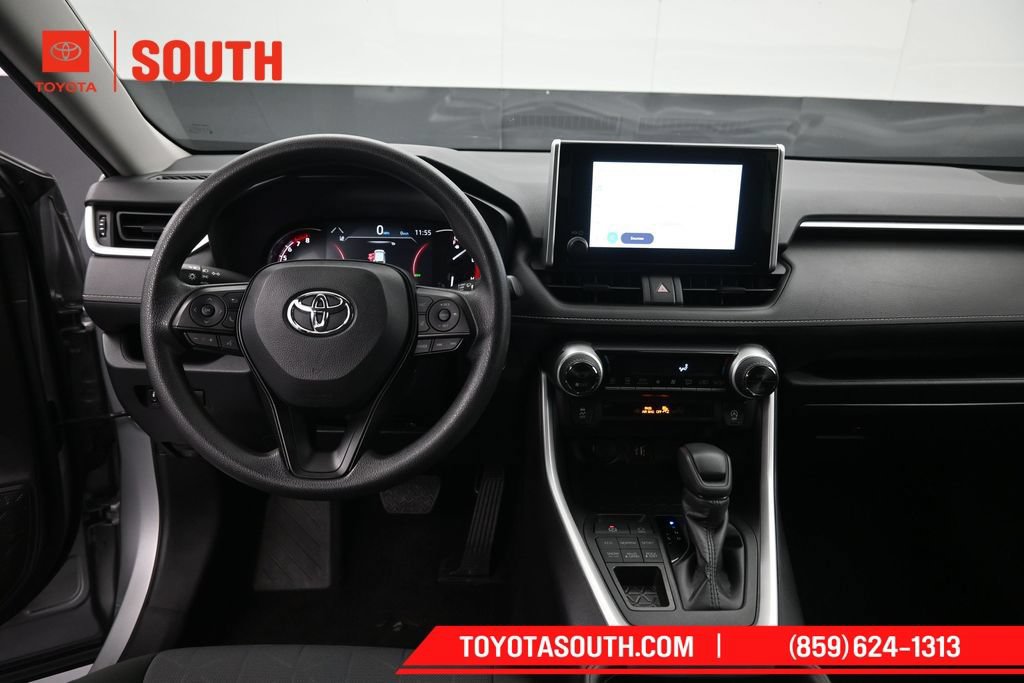 Used 2025 Toyota RAV4 XLE AWD/4WD image 11