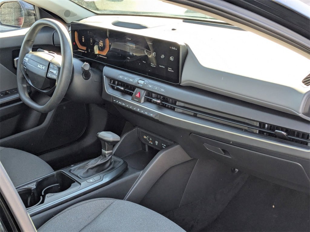 Used 2025 Kia K4 LXS image 26