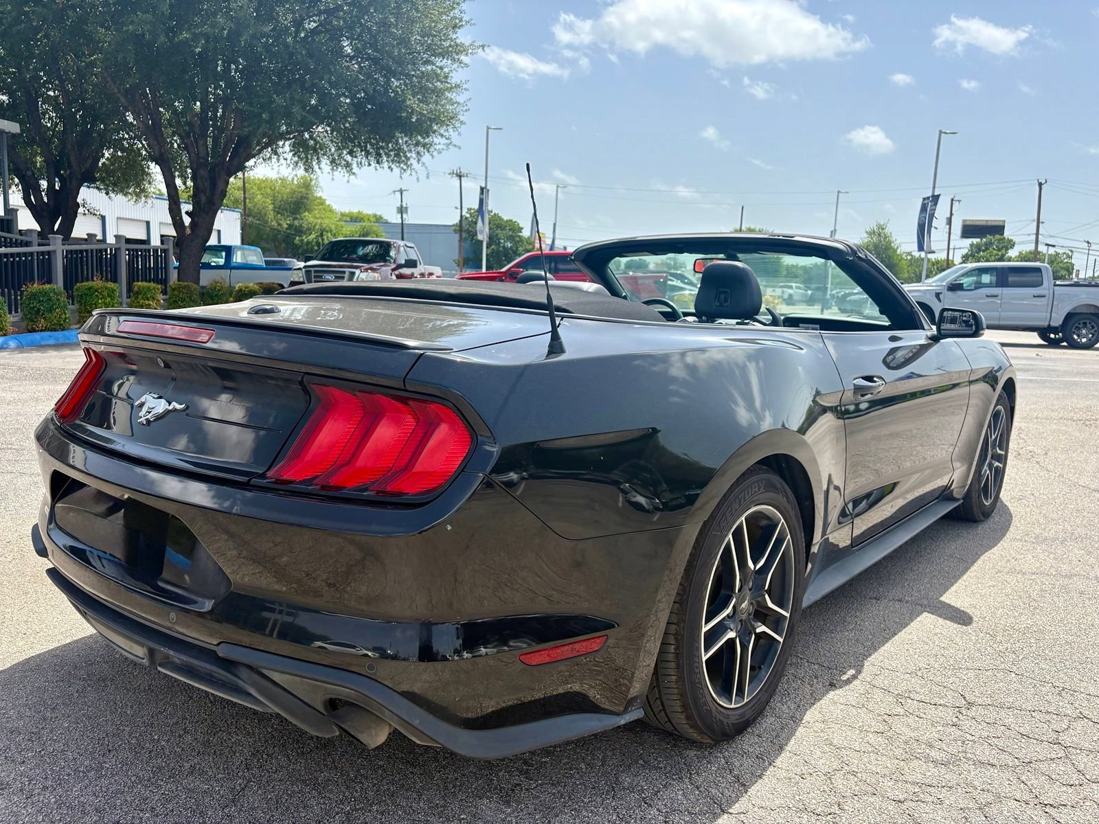 Used 2018 Ford Mustang Premium w/ Equipment Group 201A RWD image 3