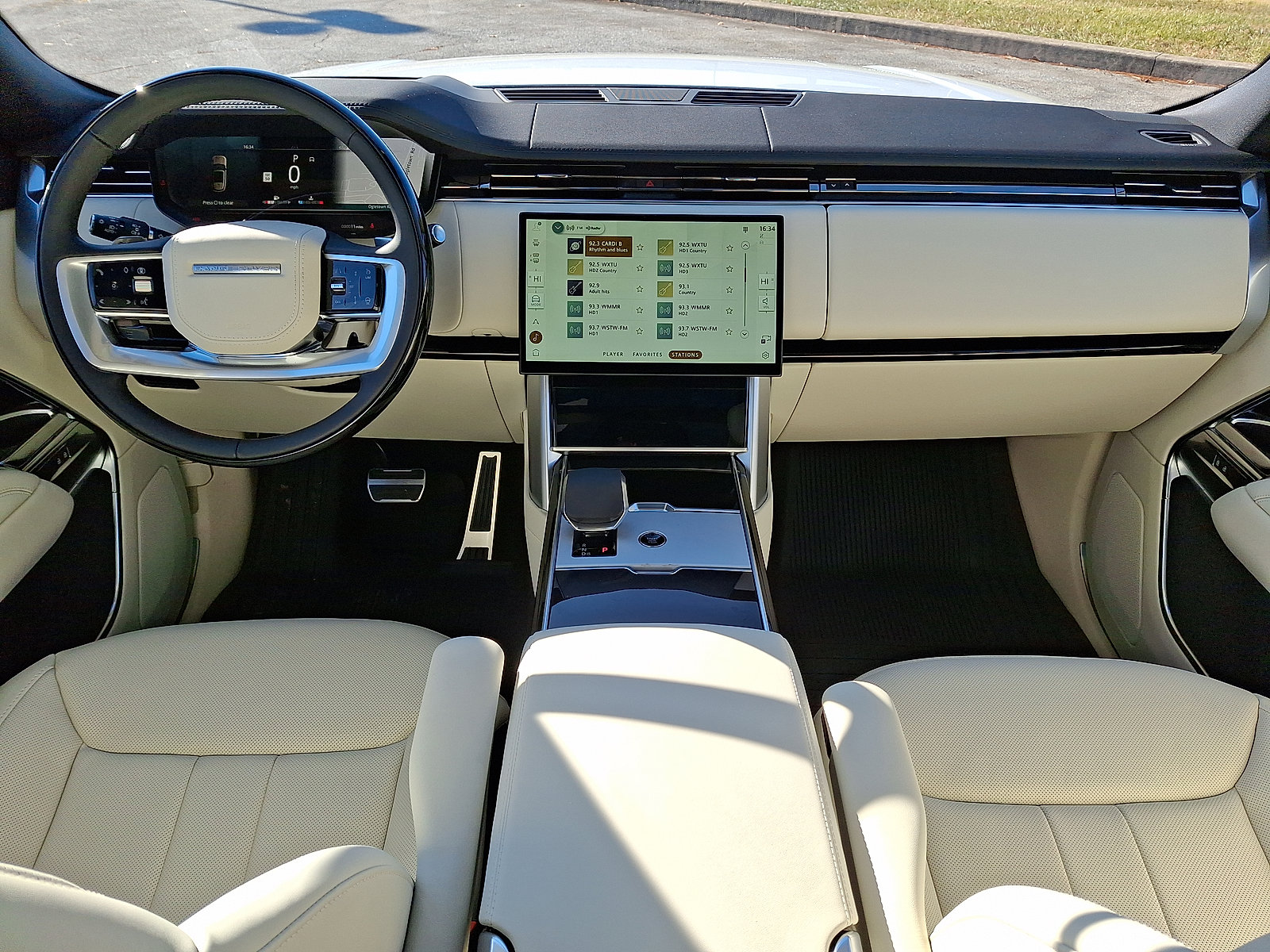 New 2026 Land Rover Range Rover Long Wheelbase SE image 12