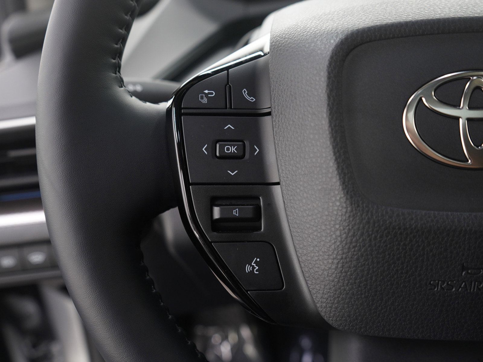 Used 2025 Toyota Prius Limited image 28