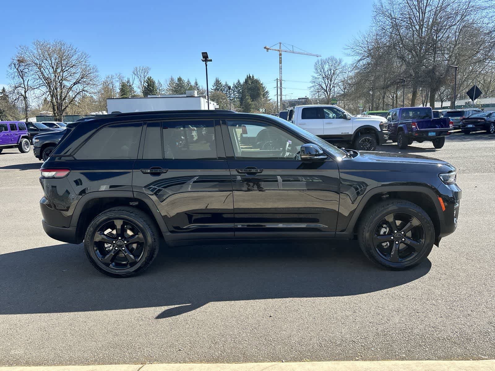 Certified 2023 Jeep Grand Cherokee Altitude AWD/4WD image 6
