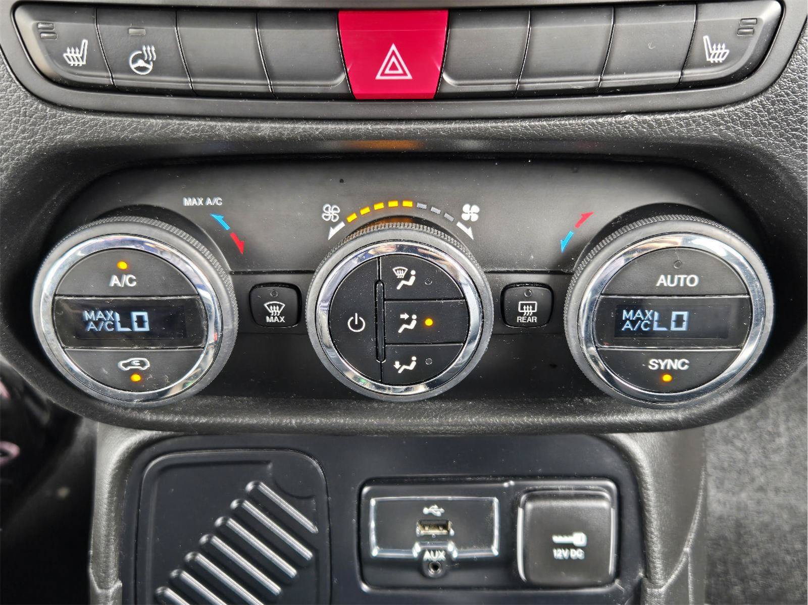 Used 2016 Jeep Renegade Limited FWD image 14