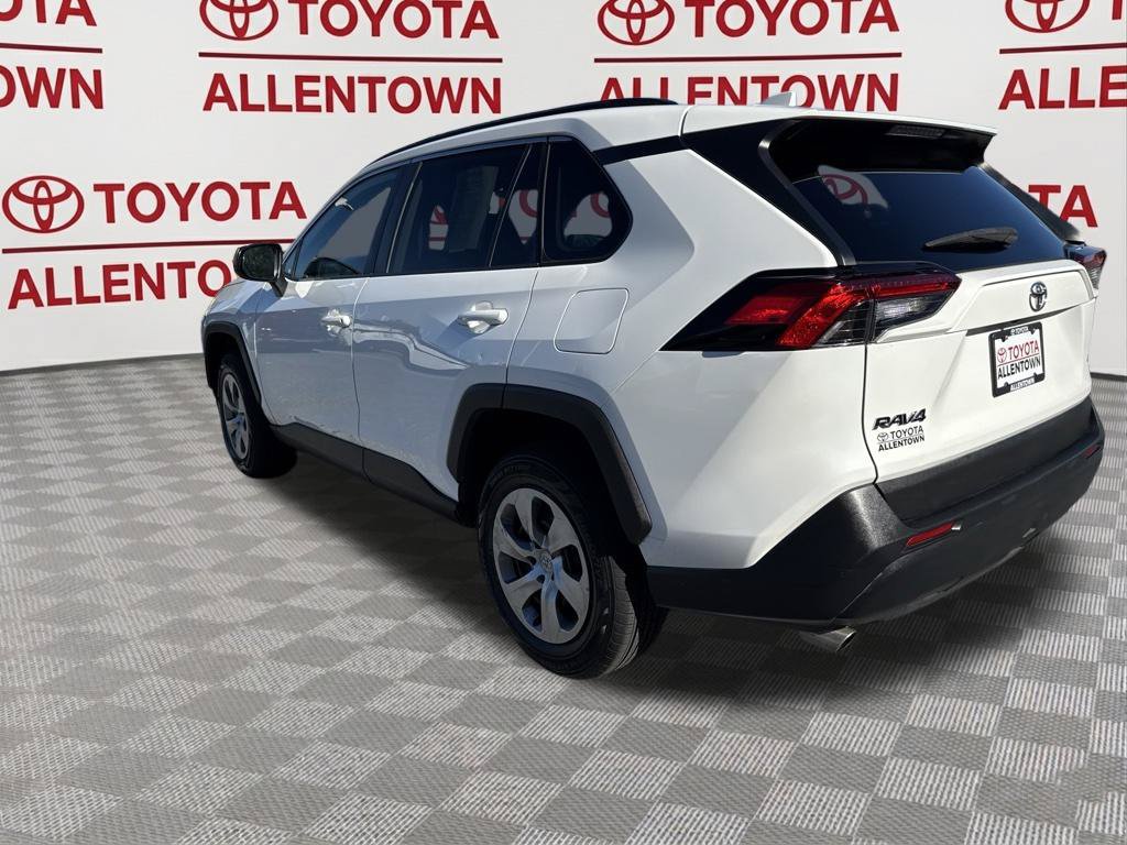 Used 2020 Toyota RAV4 LE FWD image 7
