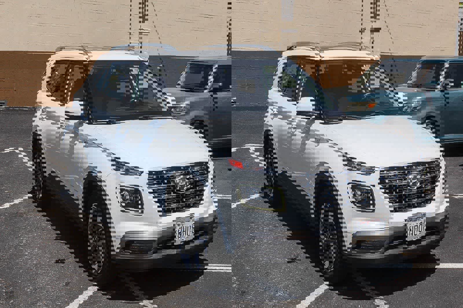 Used 2020 Hyundai Venue SEL w/ Convenience + Premium Package image 3