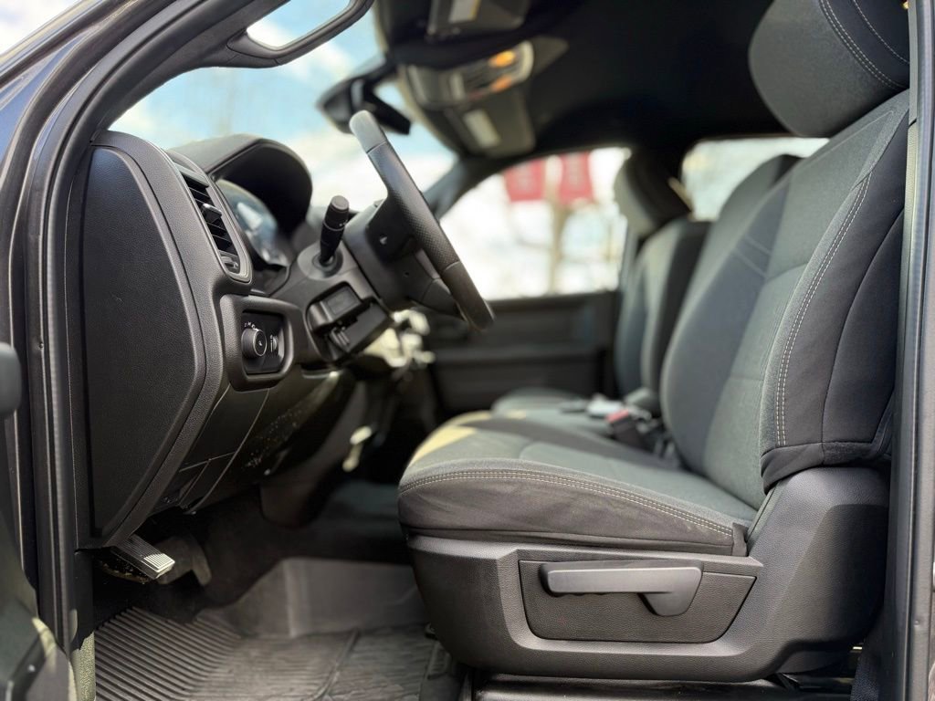 Used 2024 RAM 3500 Tradesman w/ Chrome Appearance Group image 12