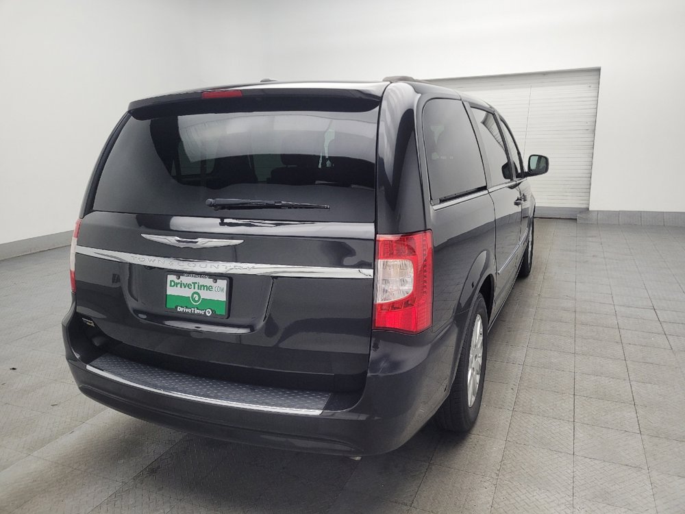 Used 2016 Chrysler Town & Country Touring image 9